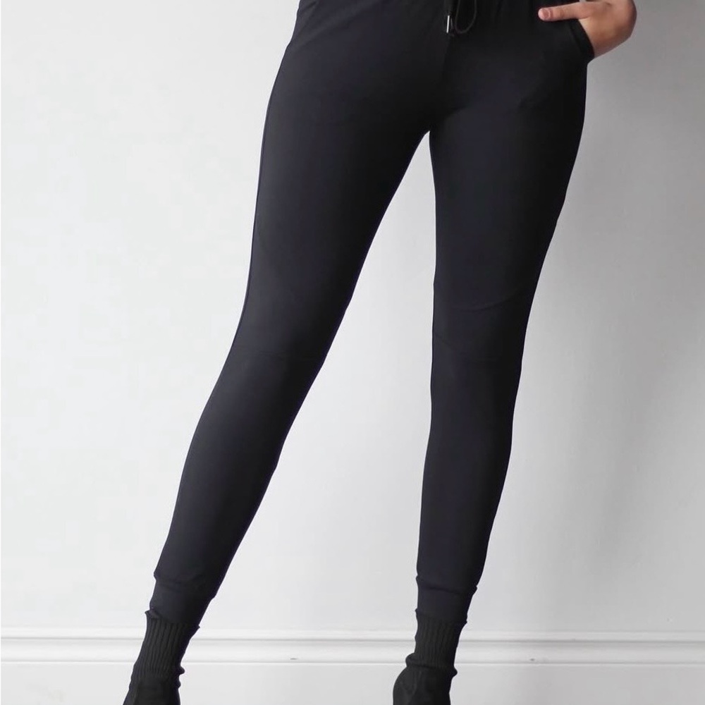 EMMYDEVEAUX Joggers- size XS